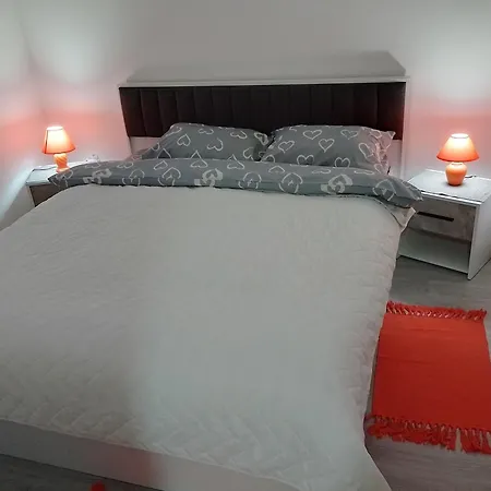 Plaza 9 Srebrno Jezero