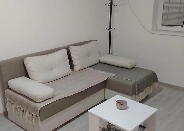 Plaza 9 Srebrno Jezero *